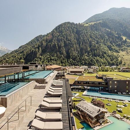 Alpine Luxury Spa Resort Schwarzenstein Lutago Kültér fotó